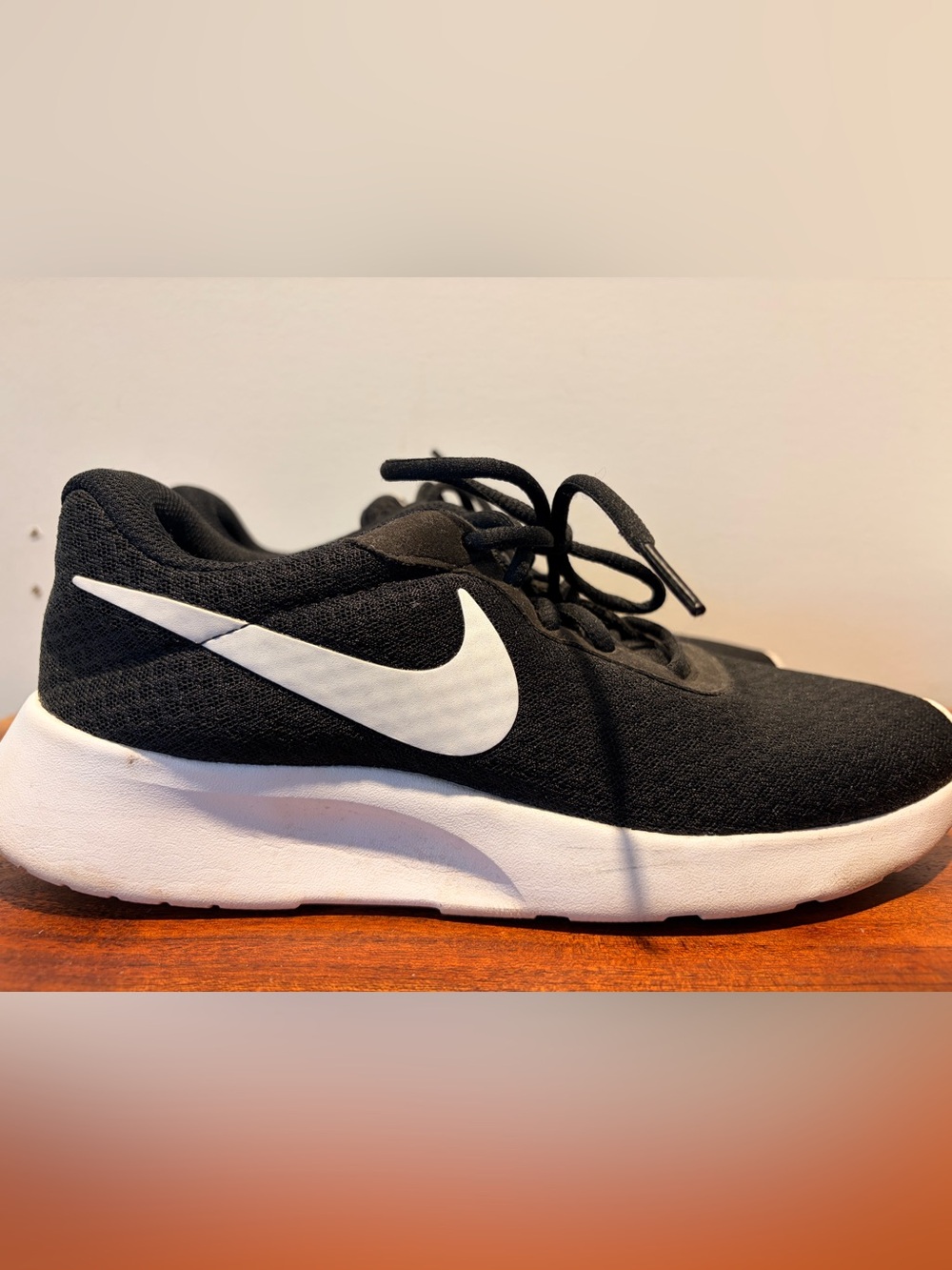 Nike Tanjun, Womens, 8.5, Black And White